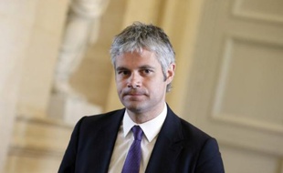 Six députés UMP et un sénateur vont voter en faveur du projet de loi sur la transparence, selon une tribune publiée dans Le Monde daté mercredi notamment signée par Laurent Wauquiez.