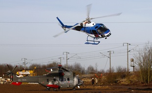 RTE utilise des hélicoptères pour la maintenance de ses lignes à haute tension (illustration).