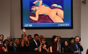 Vente aux enchères d'un tableau d'Amedeo Modigliani, "Nu couché", finalement attribué à un milliardaire chinois pour 170,4 millions de dollars, le 9 novemvre 2015 à New York