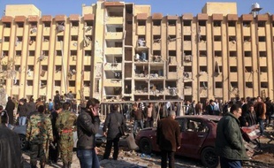 Un carnage a ensanglanté mardi l'université d'Alep avec la mort dans une double explosion de plus de 82 personnes, en majorité des étudiants, dernier épisode en date de la guerre dévastatrice en Syrie.