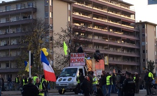 Le cortège des Gilets jaunes a été dévié à quelques centaines de mètres du Parlement européen.