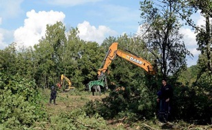Forces de l'ordre le 9 septembre 2014 sur le site du barrage contesté de Sivens près de Gaillac dans le Tarn