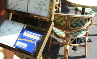 Un rapport adopté par la commission économique du Sénat et remis jeudi à Bercy, conclut que "la TVA à taux réduit dans la restauration a produit des effets positifs significatifs", et qu'il "y aurait plus d'inconvénients que d'avantages" à vouloir relever ce taux.