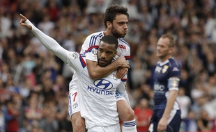 Si Alexandre Lacazette ne se montre guère rassurant quant à son avenir à Lyon, Clément Grenier devrait bien prolonger à l'OL jusqu'en 2019.