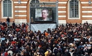 Lors du rassemblement sur la place du Capitole, au lendemain de la mort du chanteur.