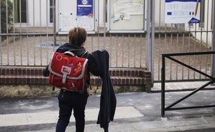 Les élèves souffrant de phobie scolaire sont dans l'incapacité de franchir les grilles de leur établissement.