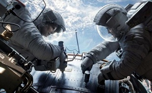 Sandra Bullock et George Clooney dans «Gravity», Alfonso Cuarón, le 23 octobre 2013 en France.
