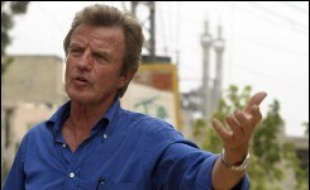 Le fondateur de Médecins sans frontières, Bernard Kouchner, a exprimé dimanche l'espoir d'une paix durable après la dernière guerre au Liban, en visitant la ville frontalière de Khiam, lourdement bombardée par Israël.