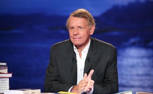 Patrick Poivre D'Arvor dans Vol de Nuit, sur TF1, le 1er décembre 2010