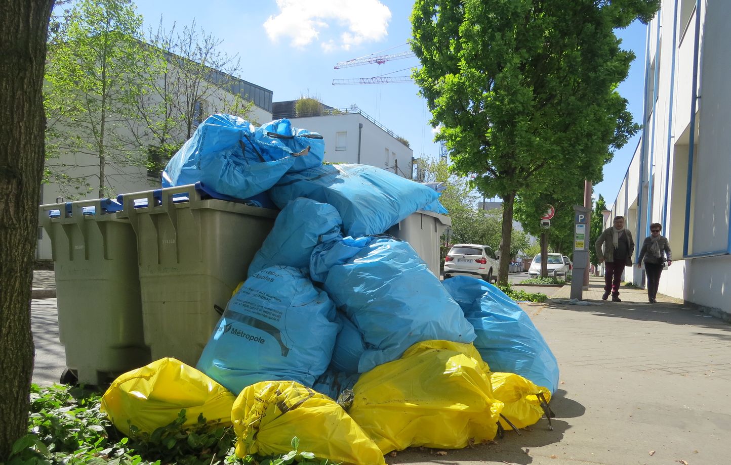 Pour éviter les taxes, des Suisses jettent leurs poubelles en Franche-Comté