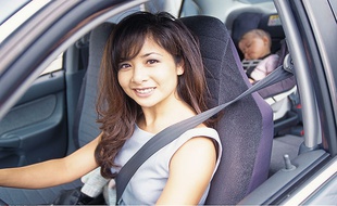 Pour les femmes, la voiture est un véritable lieu de vie, qu'elles choisissent en fonction du prix et de la sécurité plus que du design.