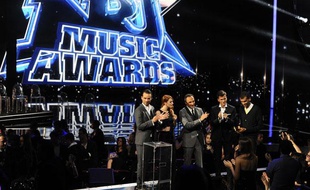 Damien Sargue, Elodie Frégé, Nikos Aliagas et Stromaé à la 15e édition des «NRJ Music Awards» le 14 décembre 2013.
