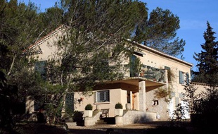 Photo prise le 29 janvier 2013, dans le sud est de la France, du domicile du suspect dans la mort d'une joggueuse à Courbessac.