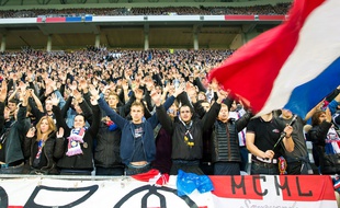 Lyon, le 9 janvier 2016. Des supporteurs dans les travées du Grand stade de l'OL. Crédit:KONRAD K./SIPA