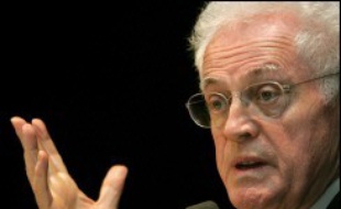 Lionel Jospin souhaite que la gauche et la droite présentent "des projets clairs" à l'élection présidentielle de 2007 pour que ce scrutin ne soit pas "un nouveau rendez-vous manqué avec le peuple".