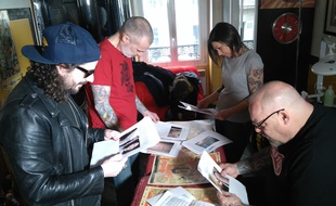 Gunther Love, Steph & Claire d'Octopus Tatouage et Tin-Tin délibèrent pour l'opération Cachez ce tatouage