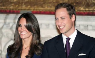 Le prince William et Kate Middleton annoncent leur mariage le 16 novembre 2010 à Londres.