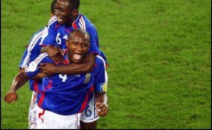 Patrick Vieira et Claude Makelele ont enfin su faire la paire, mardi face à l'Espagne (3-1), pour faire régner la loi de l'équipe de France de football au milieu de terrain, un test plus que probant avant de devoir cadenasser le carré magique offensif du Brésil samedi.