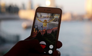 Illustration du jeu Pokemon Go sur une smartphone.