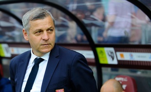 Bruno Genesio, ici lors d'un match de Ligue 1 à Metz le 8 avril. JEAN-CHRISTOPHE VERHAEGEN