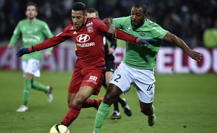 Ici à la lutte avec Kevin Théophile-Catherine, Corentin Tolisso avait été fautif sur le but de Söderlund lors du dernier derby en janvier (1-0).
