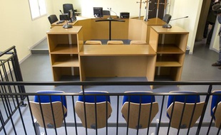 Une salle d'audience dans l'annexe du tribunal de Meaux (Seine-et-Marne) à proximité du Centre de Rétention Administrative du Mesnil Amelot et de l'aéroport Roissy Charles de Gaulle, le 17 septembre 2013.