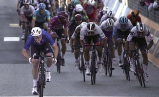 Arnaud Démare s'impose encore sur le Giro