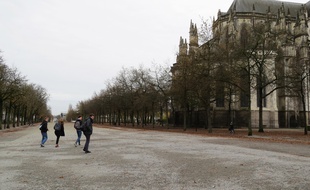 Le cours Saint-Pierre, à côté de la cathédrale, à Nantes.