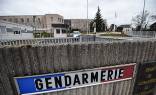 Gendarmes et policiers sont à la peine, d'après un rapport parlementaire.