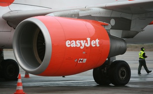 Un avion easyJet sur le tarmac de l'aéroport Toulouse-Blagnac.