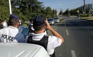Le 17 septembre 2019. Illustration police. Ici des policiers menant un contrôle routier à Vénissieux, près de Lyon.