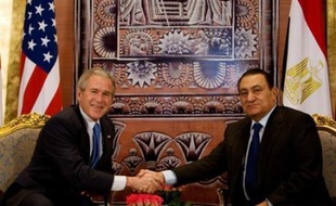 Le président américain George W. Bush a achevé mercredi en Egypte une tournée au Proche et au Moyen-Orient en affirmant sa confiance dans un accord de paix entre Israéliens et Palestiniens et dans la volonté de changement de la région.