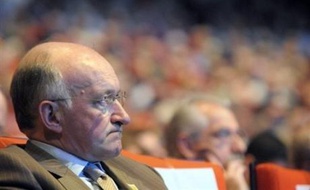 La Société Générale (SG) et son président Daniel Bouton ont été relaxés jeudi par le tribunal correctionnel de Paris dans l'affaire de blanchiment dite du "Sentier II".