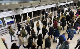 L'affluence sur les quais de la ligne A. Illustration.