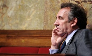François Bayrou, devrait annoncer sa candidature aux élections municipales à Pau, ce vendredi lors d'une conférence de presse dans cette ville.