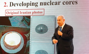 Le Premier ministre israélien Benjamin Netanyahu a dévoilé des documents qui seraient selon lui des preuves d'un programme secret iranien visant à développer l'arme nucléaire.