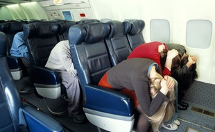 Des passagers testent les procédures d'urgence de la compagnie British Airways
