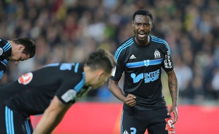 Nicolas Nkoulou encourage ses équipiers pendant Nantes-OM, le 17 avril 2015.