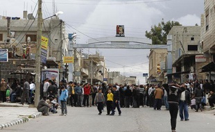 Des manifestants près de la mosquée Omari, à Deraa en Syrie le 22 mars 2011.
