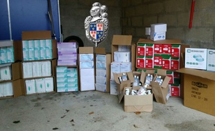 Les produits périmés saisis par les gendarmes.