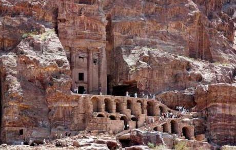 Jordanie Un site religieux decouvert sous le sable de la cite antique de Petra