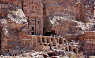 Pétra (Jordanie)
Ancienne cité troglodytique, Pétra fût fondée au VIIIe siècle avant J.C par une civilisation disparue, les Édomites.