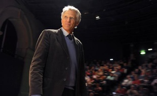 L'ancien Premier ministre Dominique de Villepin a estimé lundi, au lendemain de la formation du nouveau gouvernement Fillon, que la "principale leçon" à tirer du remaniement était une absence de "vision" pour la France.