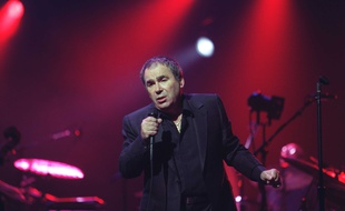 Claude Nougaro en concert au Palais des Congrès, à Paris, le 3 octobre 2000.