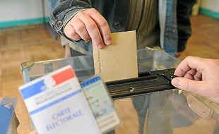 Dix listes se présentent à Nantes.