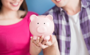 Pour simplifier la gestion des finances, les couples peuvent opter pour un compte joint. Mais gare aux conséquences !