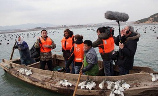 Guy Lagache et son équipe lors du tournage de «Capital Terre» dans la région de Shandong, en Chine.