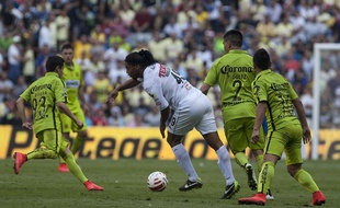 America's Francisco Rivera, left, Paolo Goltz, second right, and Oswaldo Martinez, team up against Queretaro's Ronaldinho, during a Mexican soccer league match in Mexico City, Saturday, April 18, 2015. (AP Photo/Christian Palma)/MXCP116/334098282168/1504190208