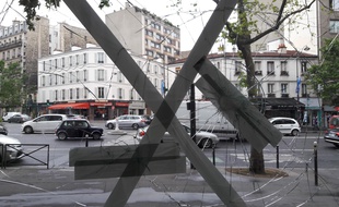 A l'intérieur d'une boutique prise pour cible par les casseurs, le 14 juin 2016, en marge de la manifestation contre la loi Travail.