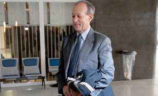Thierry Gaubert, ancien collaborateur de Nicolas Sarkozy, arrive au tribunal correctionnel de Nanterre (photo prise le 6 février 2012).